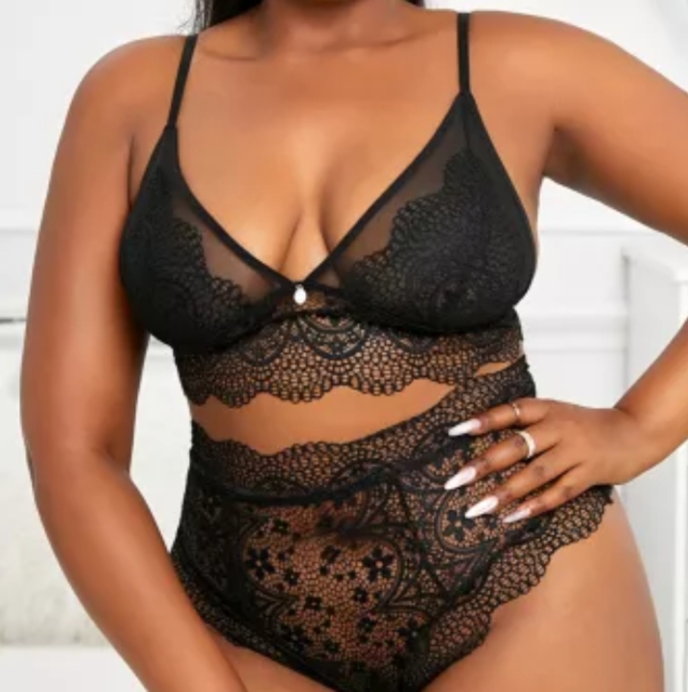 Black Plus Size Lace-up Ribbon Lace Bralette Set